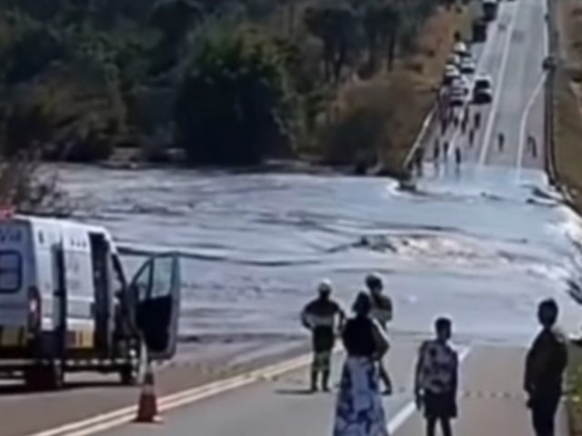 Barragem de condomnio de luxo rompe e alaga rodovia em MS