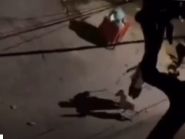 Homem  detido aps ser flagrado chicoteando cachorro em Caruaru