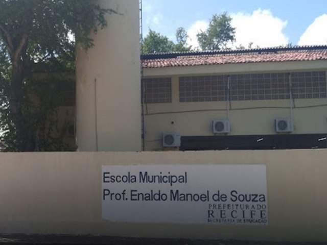 Homem fere professora com faca em frente a escola por no aceitar fim de relacionamento