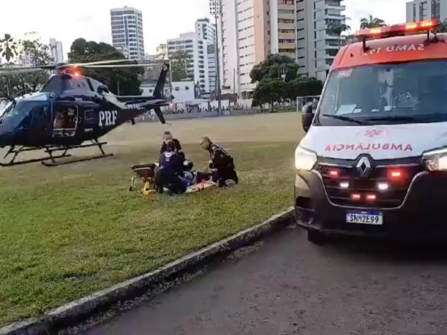 Carro capota e motorista  resgatado de helicptero em Aliana