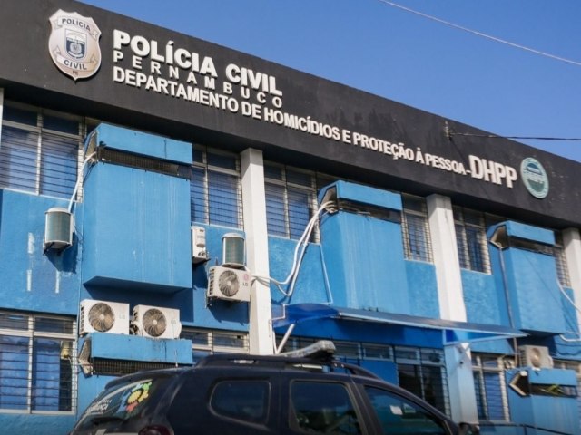 Homem mata companheira aps briga no Grande Recife e chama a polcia para confessar crime