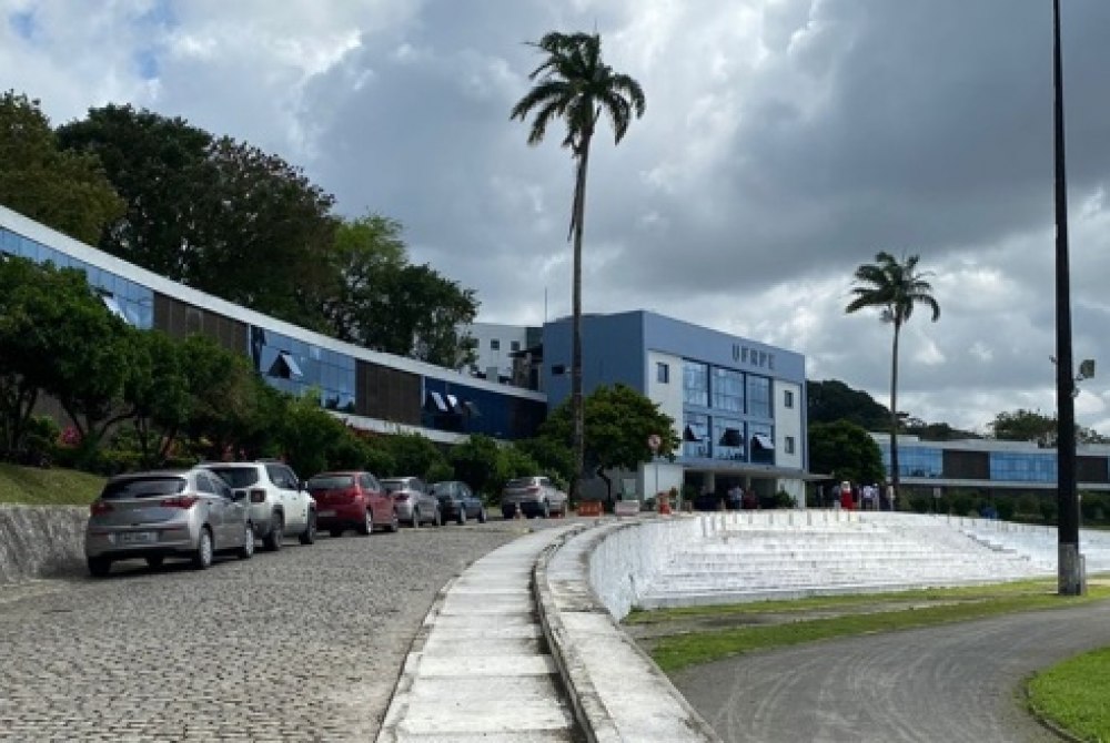 UFRPE abre concurso para professores com sal�rios de at� R$ 13,2 mil