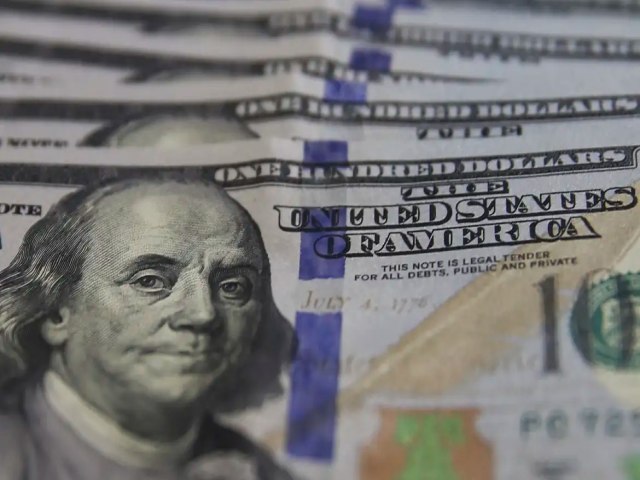 Depois da ofensiva militar dos Estados Unidos e de Israel contra o Ir�, pre�o do petr�leo disparou no mercado internacional