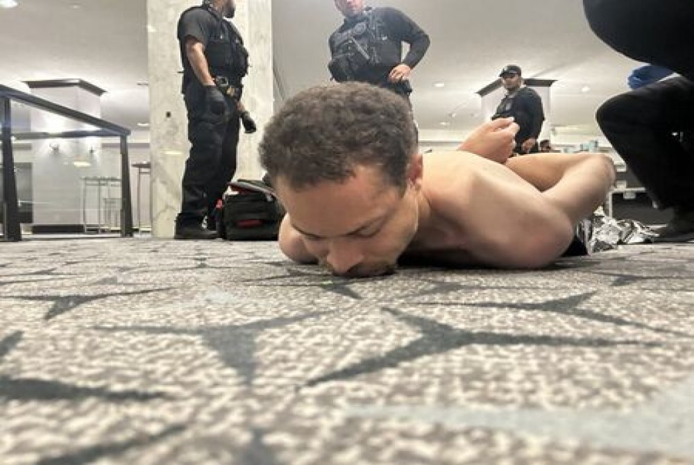 Investiga��o Confirma que Atirador Disparou contra Agente do Servi�o Secreto em Jantar com Trump