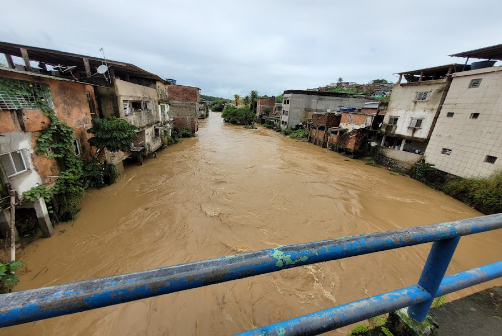 Pernambuco Decreta Emerg�ncia em 27 Munic�pios ap�s Temporais