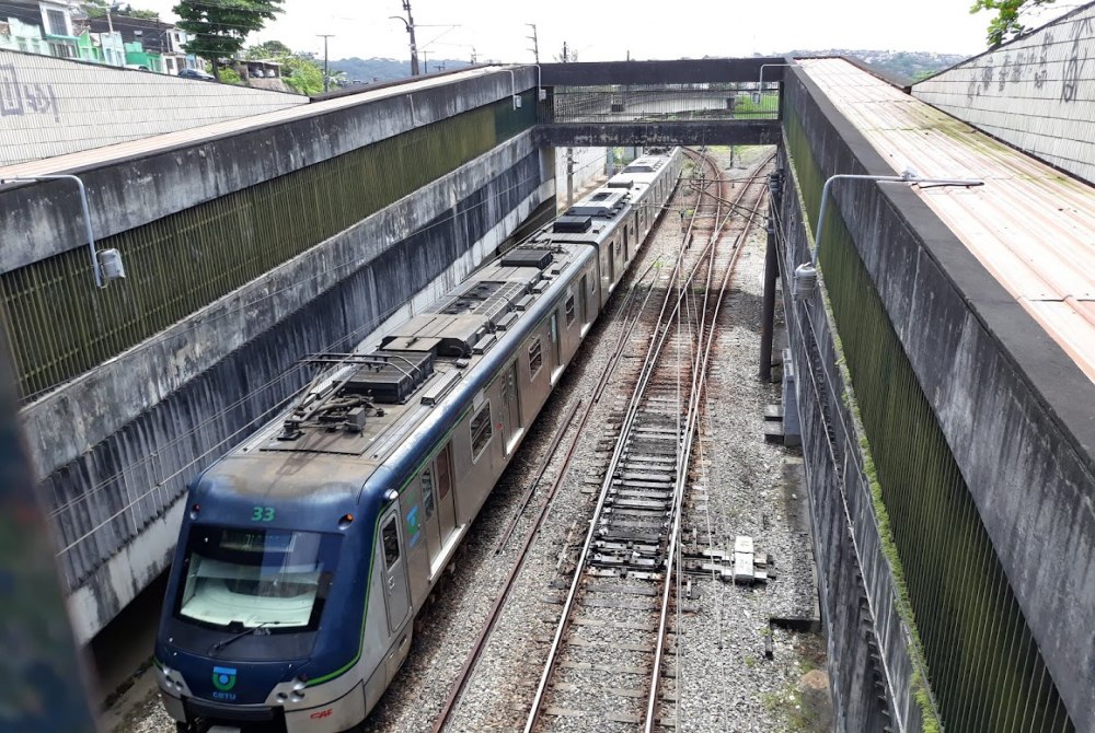 Caos no transporte: Falta de trens fecha todas as esta��es da Linha Sul do Metr� do Recife