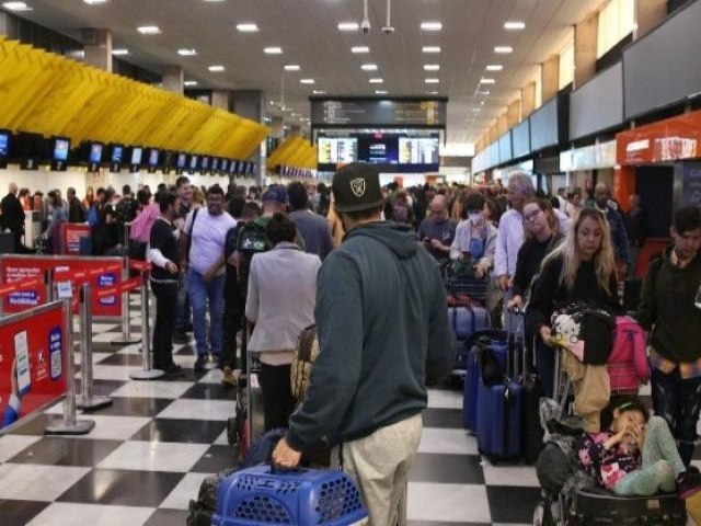 Aeroporto de Congonhas, em SP, retoma operao aps 1h26 parado