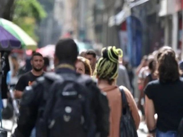 Populao do Brasil cresce 4,68% e chega a 212,5 milhes em 2024, diz IBGE