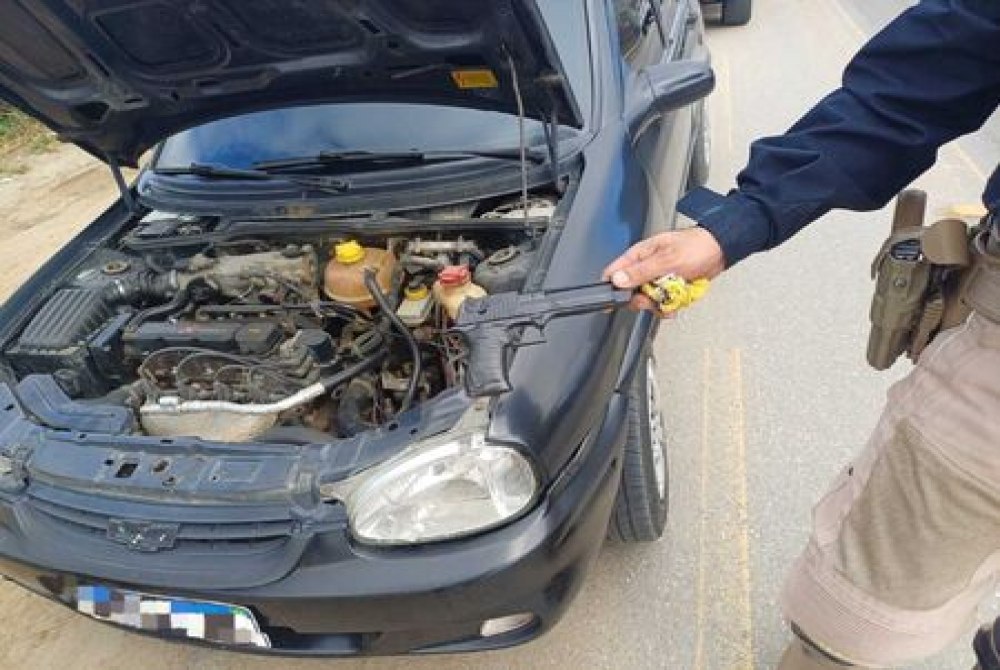 Caiu no Golpe do An�ncio Fake: PRF recupera carro roubado em Caruaru e prende motorista com simulacro