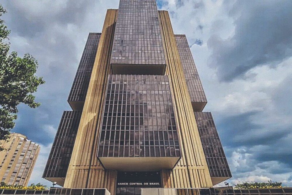 Copom eleva taxa de juros para 15% ao ano e cr�dito deve ficar cara para o consumidor
