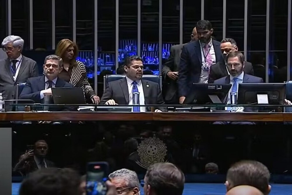 Ap�s oposi��o desocupar plen�rio, Senado aprova manter isen��o de IR para quem ganha at� dois sal�rios m�nimos