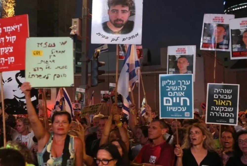 Em protesto gigante contra Netanyahu, familiares de ref�ns israelenses pedem cessar-fogo em Gaza