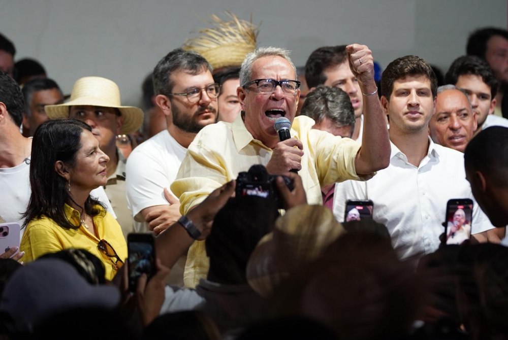 Ao lado de Jo�o Campos, �lvaro Porto dispara: Quem conhece Raquel, n�o vota em Raquel!