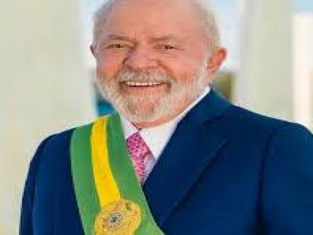 Lula entrega 914 apartamentos em Macei