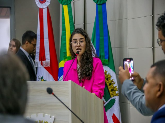 Vereadora defende alunos da Uncisal que est�o em risco de n�o concluir cursos