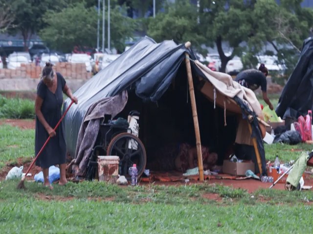 Finados: saudade  pior que pobreza, diz idosa em situao de rua