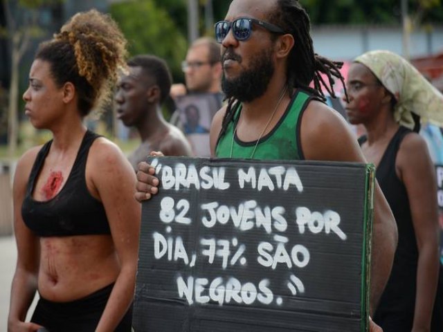 Seis em cada 10 negros so discriminados