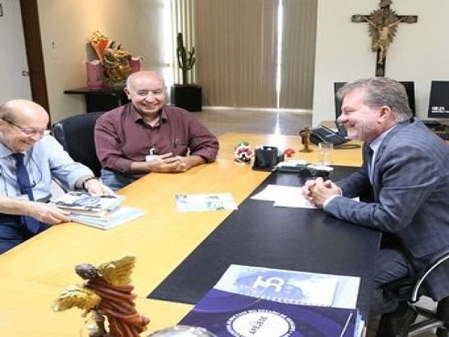 Presidente do TJSE, Ricardo Mcio, e Conselho dos Direitos da Pessoa Idosa, representado por Manuel Durval e Gervsio Almeida, discutem criao de vara especializada para idosos