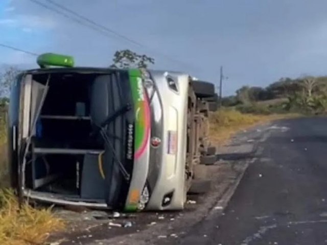 Grave acidente na BR-110: nibus tomba e deixa quatro mortos e vrios feridos