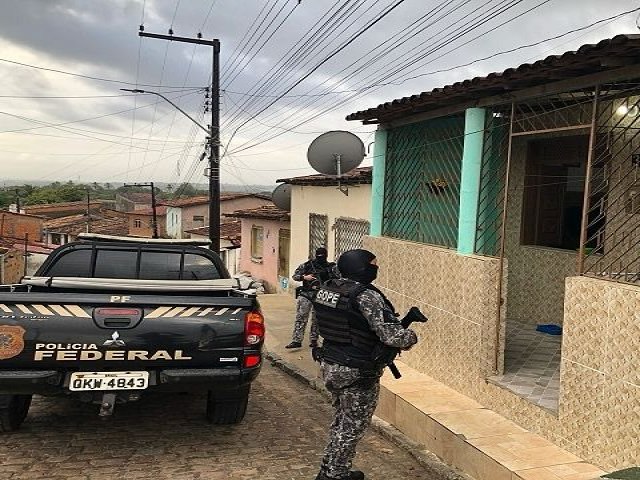 Fora Integrada de Combate ao Crime Organizado desarticula grupo criminoso especializado em trfico de drogas e lavagem de dinheiro