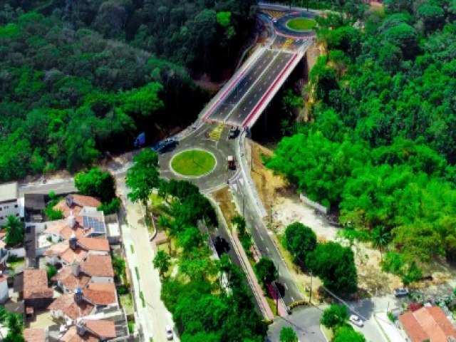 URBANA O governo finaliza a construo da \'Ponte das Trs Ruas\', em Joo Pessoa.