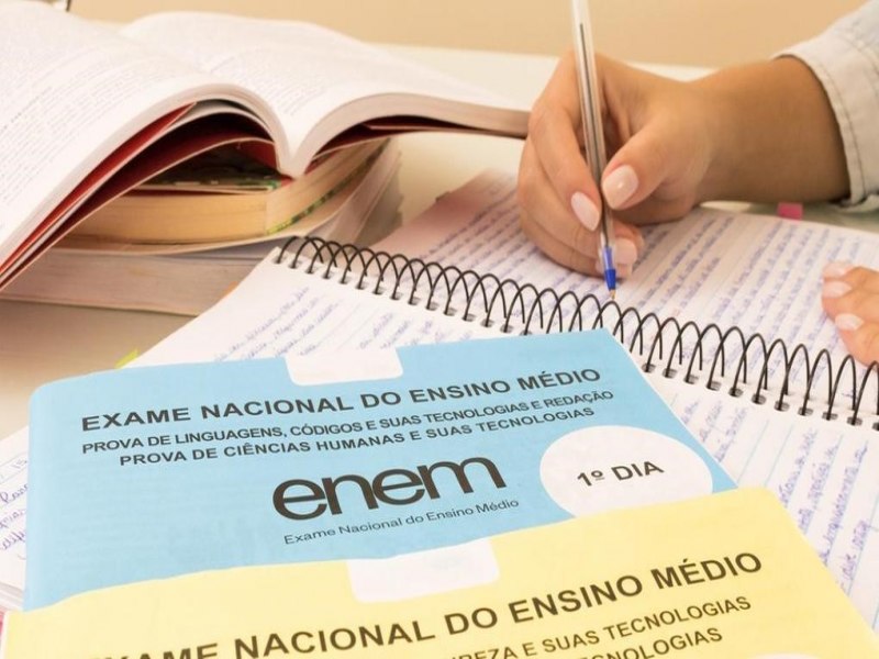 Enem 2024: 1 dia teve prova 'moderna', recheada de temas sociais, e com nvel de dificuldade mdio