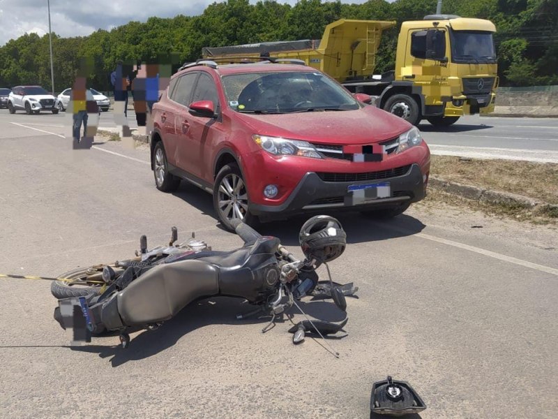 Motociclista de aplicativo  atropelado por carreta e morre aps batida de carro na BR-232