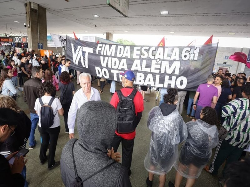 Protestos contra escala 61 tomam as ruas do pas no feriado