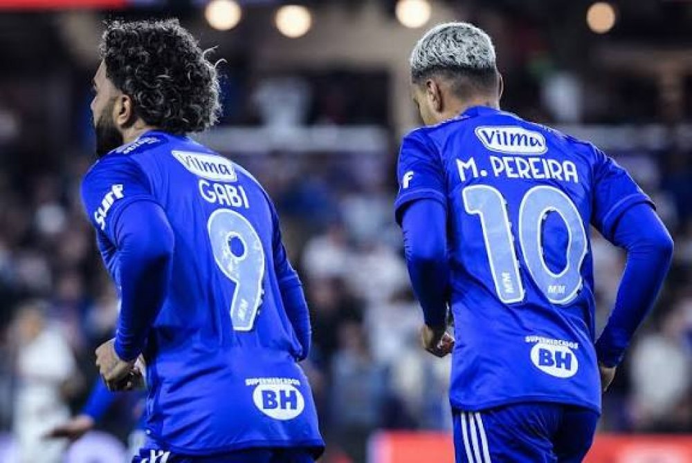 Cruzeiro vence o Bahia em jogo de gola�os e mant�m persegui��o ao l�der