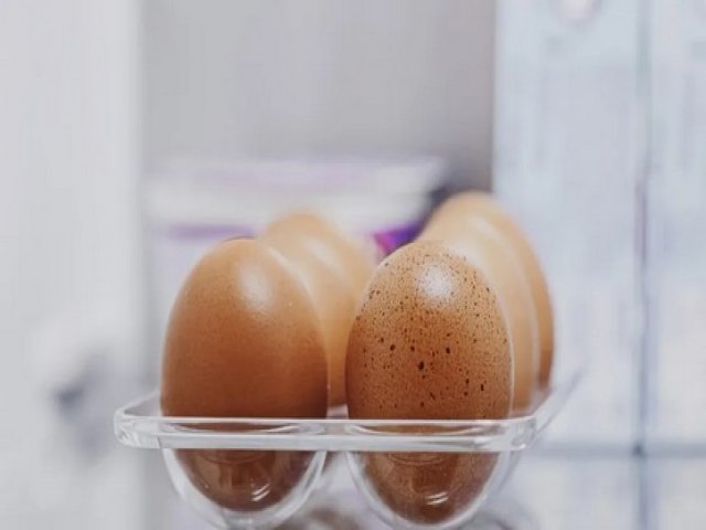 Quanto tempo os ovos duram na geladeira? Saiba como identificar