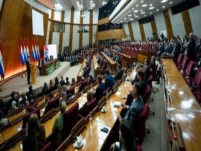 Presidente resalta cifras hist�ricas e in�ditas en la reducci�n de la pobreza en el Paraguay en su informe al Congreso